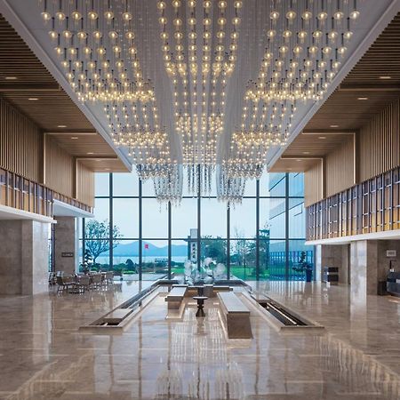 Xuzhou Marriott Hotel Lakeview Экстерьер фото