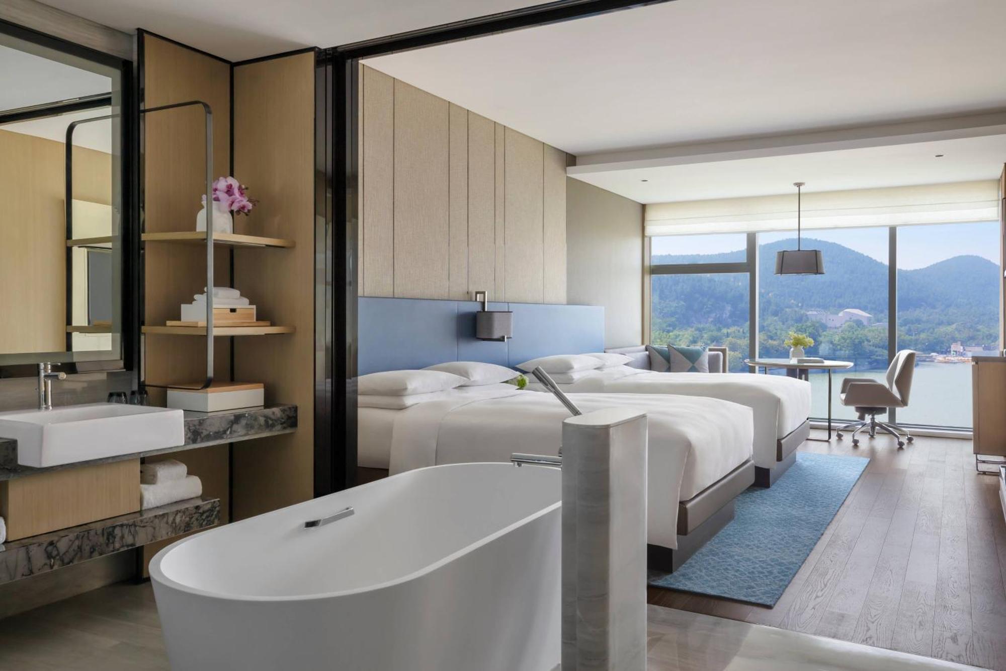 Xuzhou Marriott Hotel Lakeview Экстерьер фото