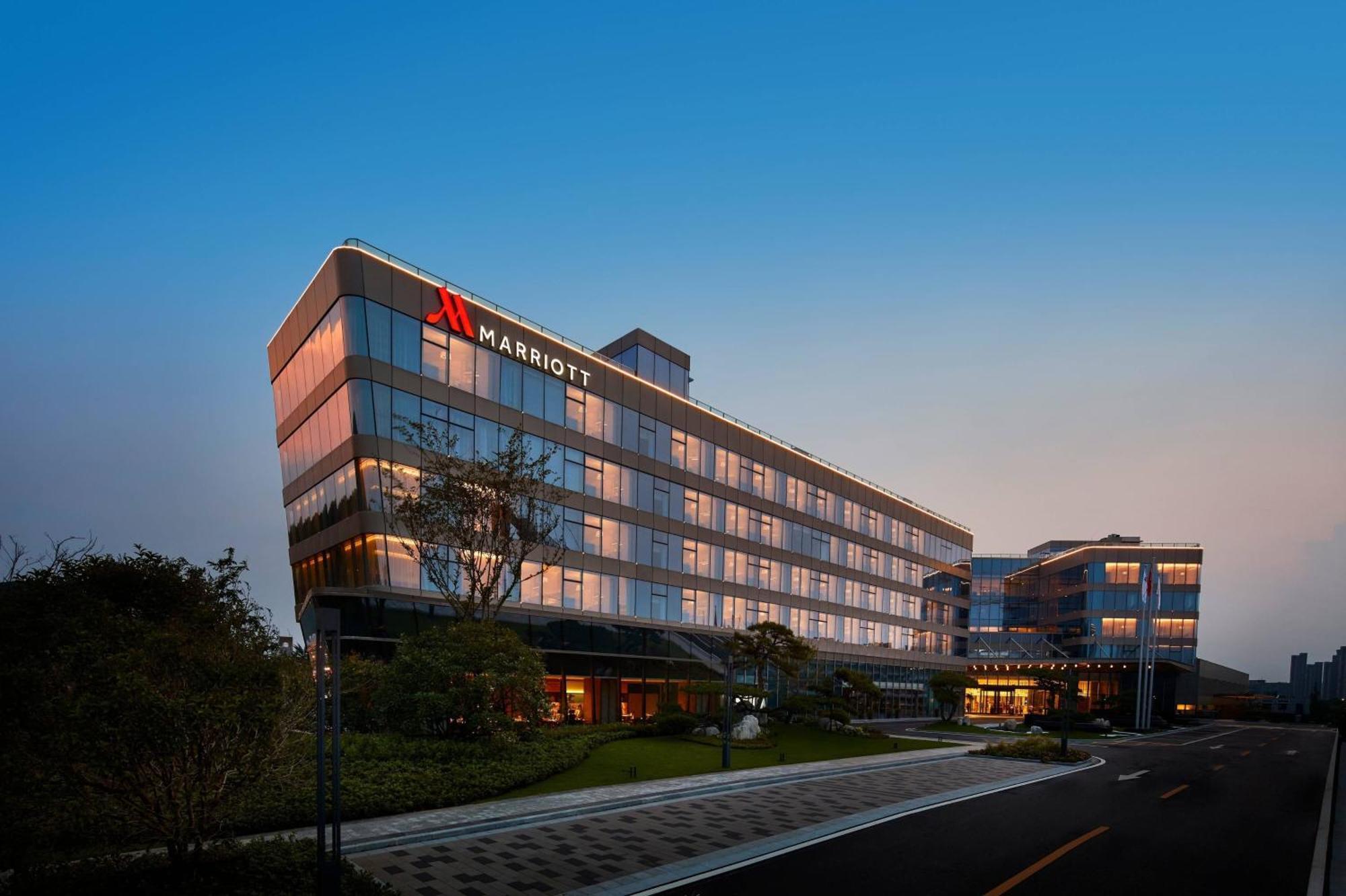 Xuzhou Marriott Hotel Lakeview Экстерьер фото