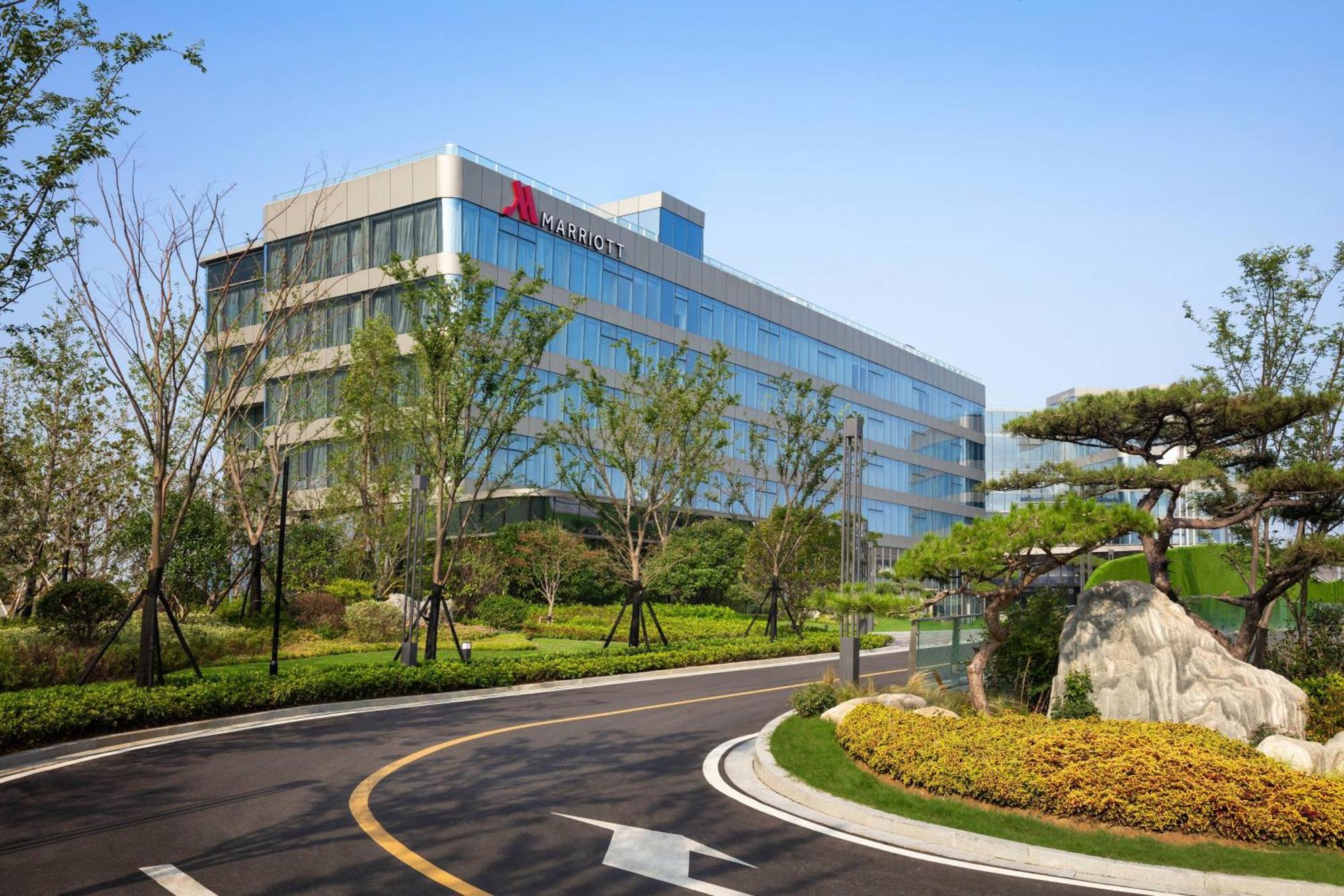 Xuzhou Marriott Hotel Lakeview Экстерьер фото